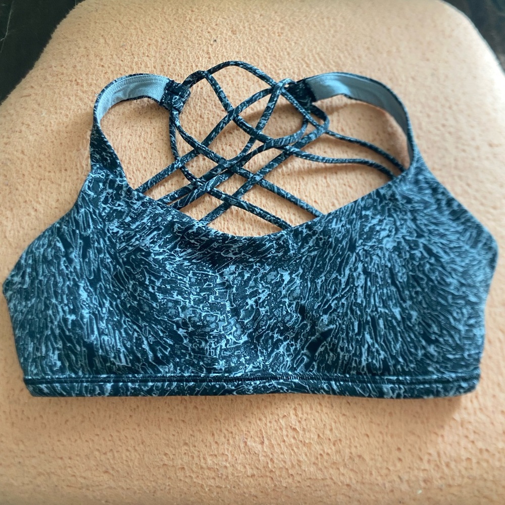 Lululemon sports bra
